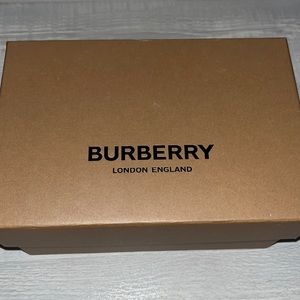 Burberry kids sneaker size 24 is size 7.5 toddler